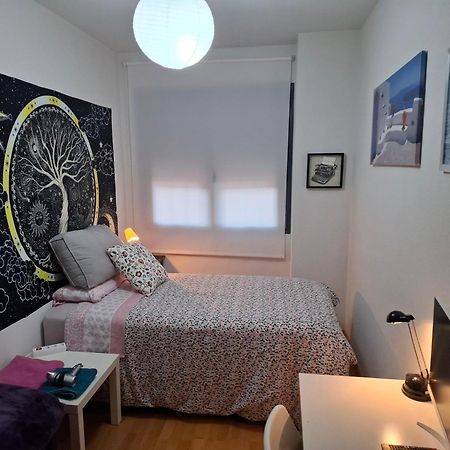 Habitaciones Individuales Madrid: Tranquil Airport Retreat San Sebastian de los Reyes Exterior photo
