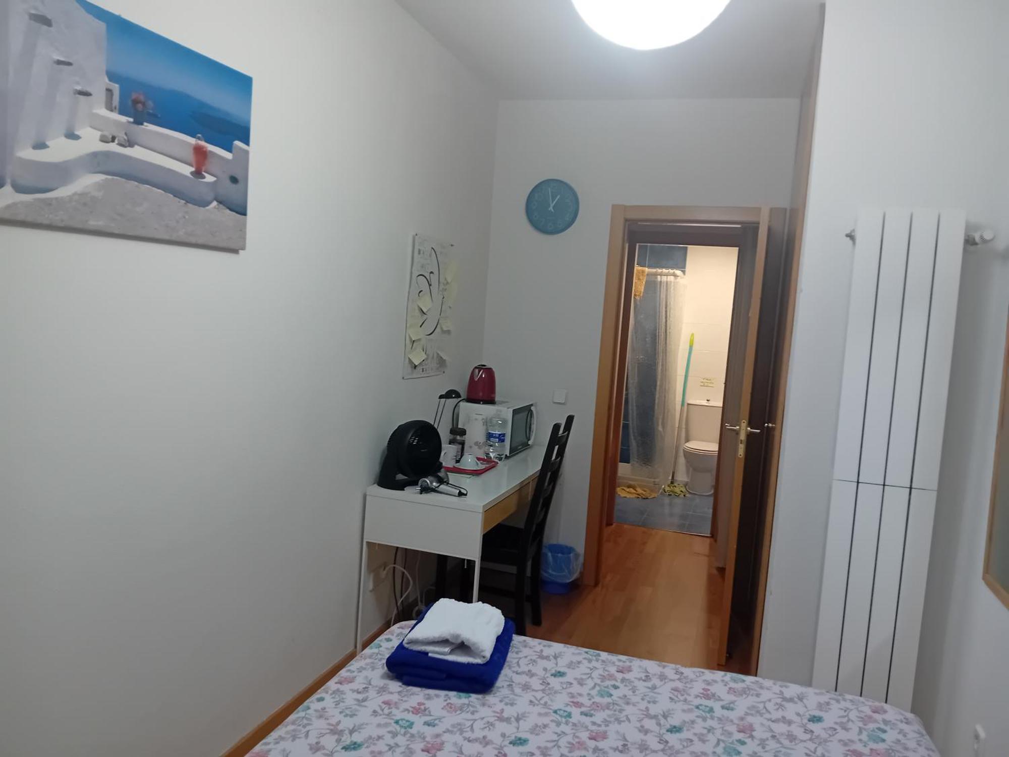 Habitaciones Individuales Madrid: Tranquil Airport Retreat San Sebastian de los Reyes Exterior photo