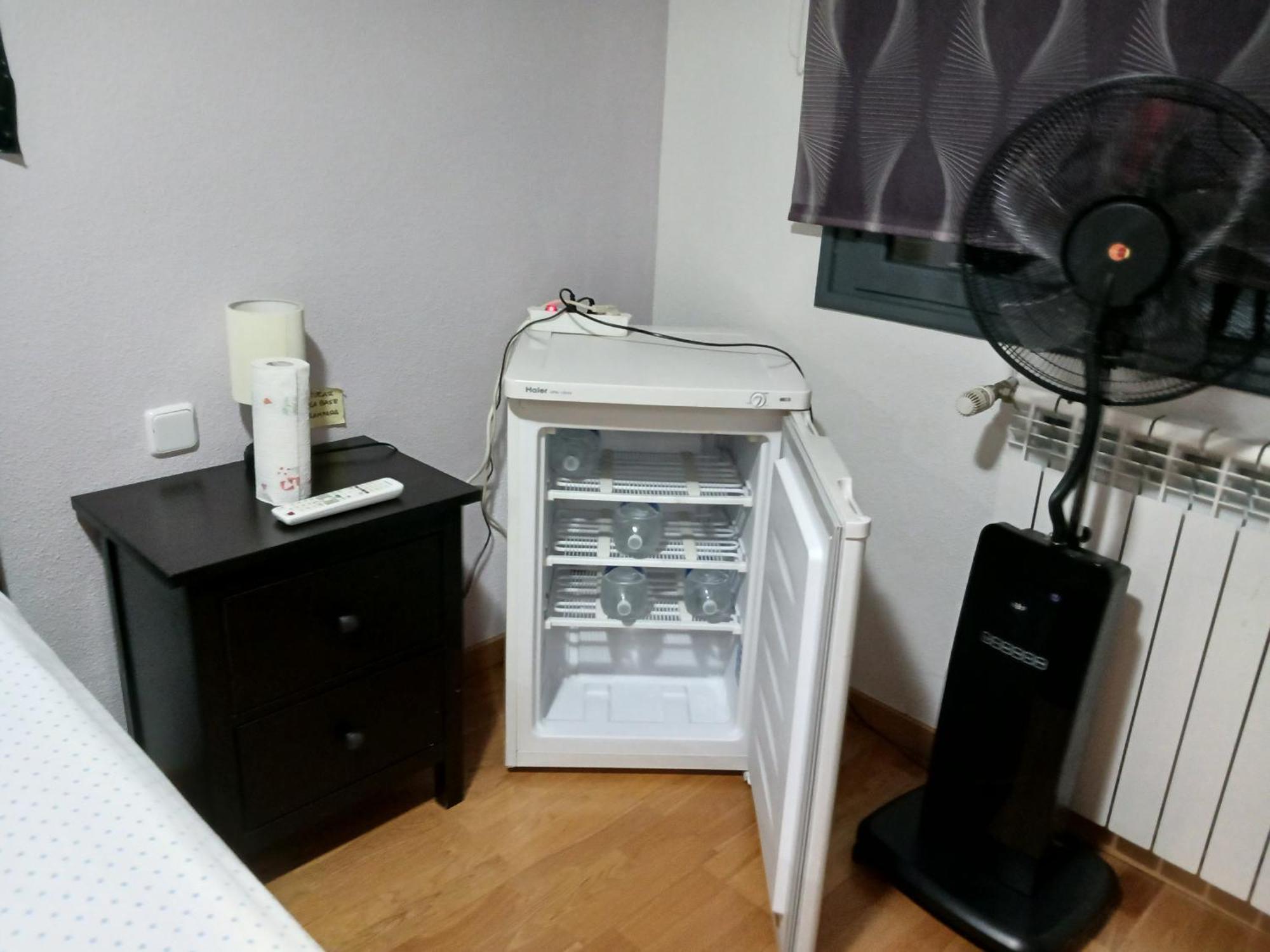 Habitaciones Individuales Madrid: Tranquil Airport Retreat San Sebastian de los Reyes Exterior photo